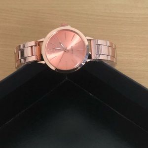 Rose gold Quartz first copy watch